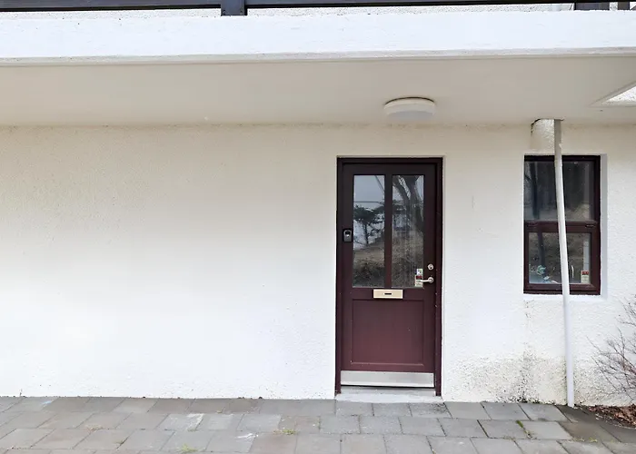 Inviting 2Br Haven In The Heart Of The Suburbs
