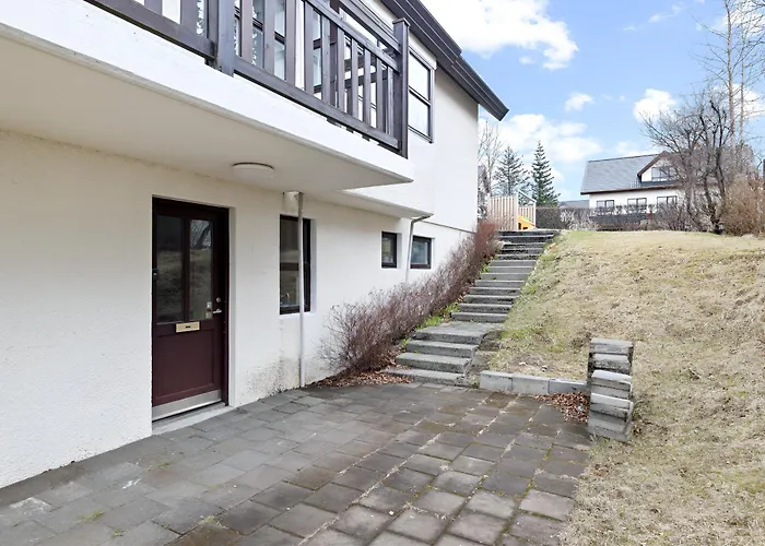 Inviting 2Br Haven In The Heart Of The Suburbs