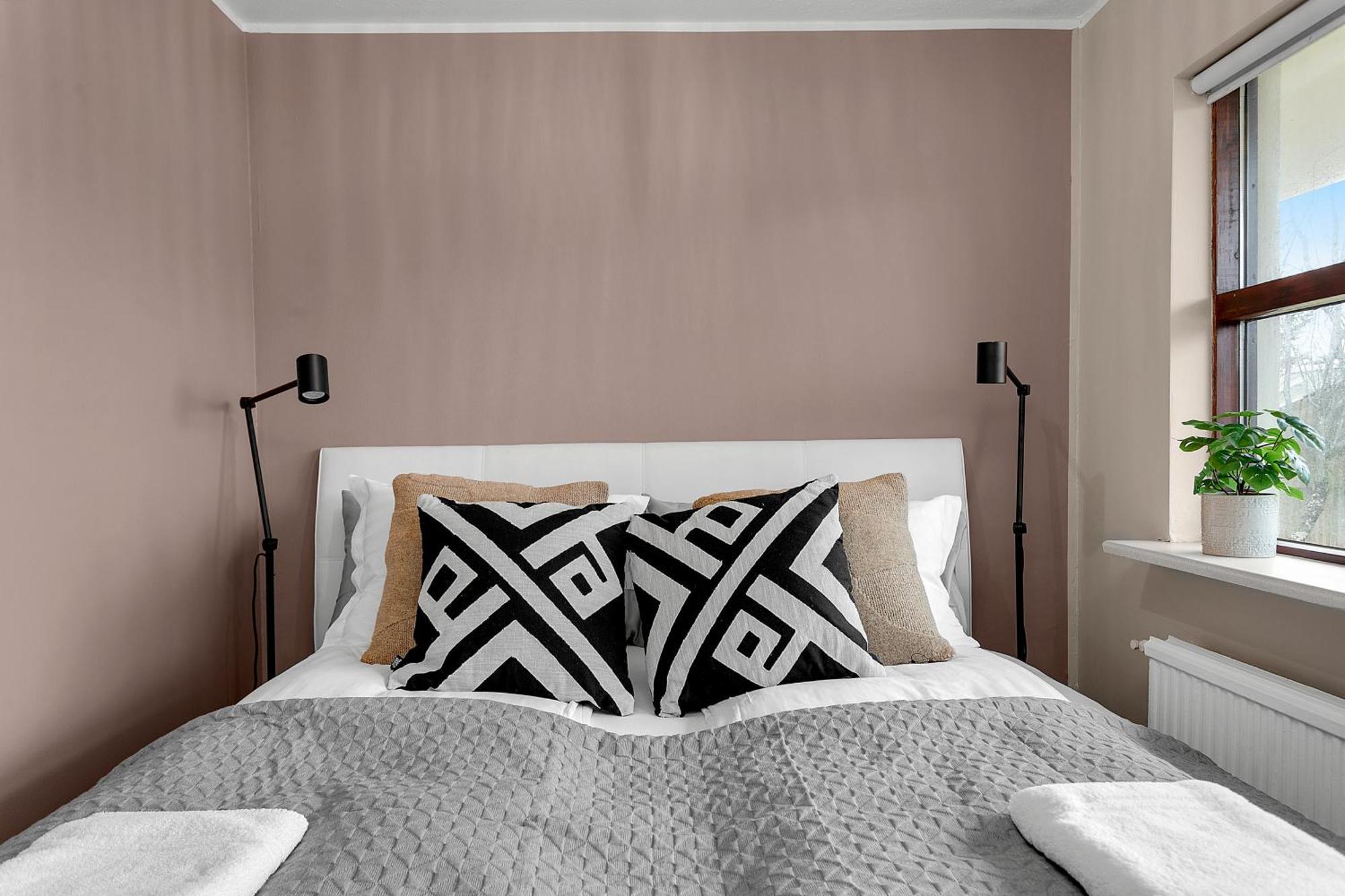 Inviting 2br Haven In The Heart Of The Suburbs Lejlighed Reykjavík