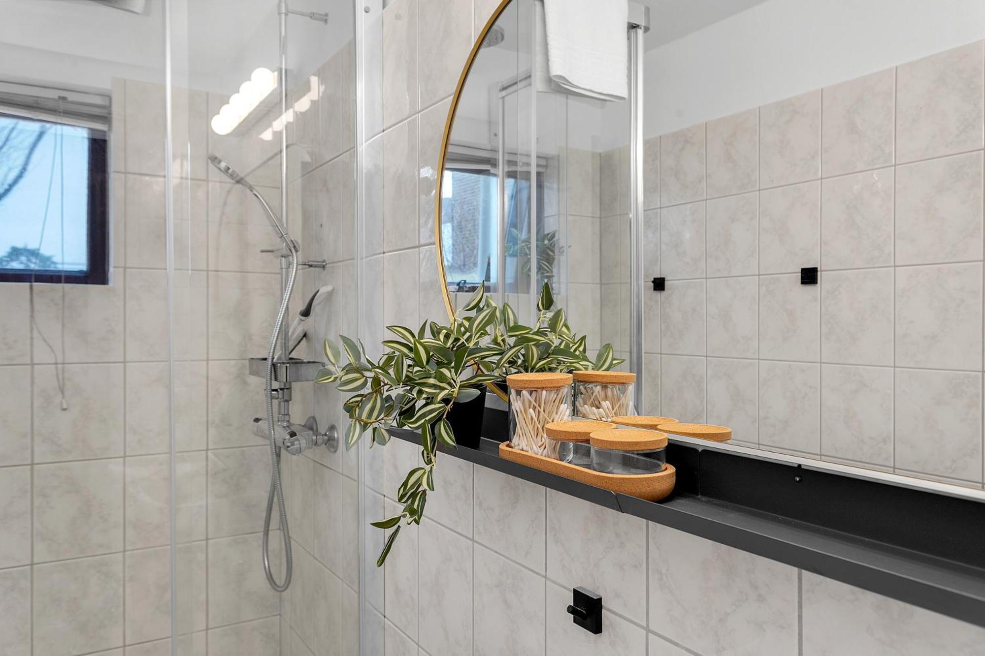Inviting 2br Haven In The Heart Of The Suburbs Íbúð *